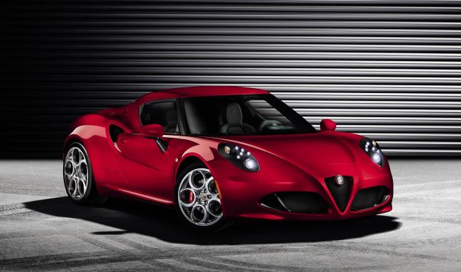 Alfa Romeo 4C, FHM Dergisi tarafından  “2013 Yılının Otomobili” seçildi.