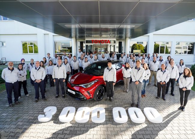 Toyota Otomotiv Ürettiği 3 Milyonuncu Aracı C-HR Modelini Banttan İndirdi