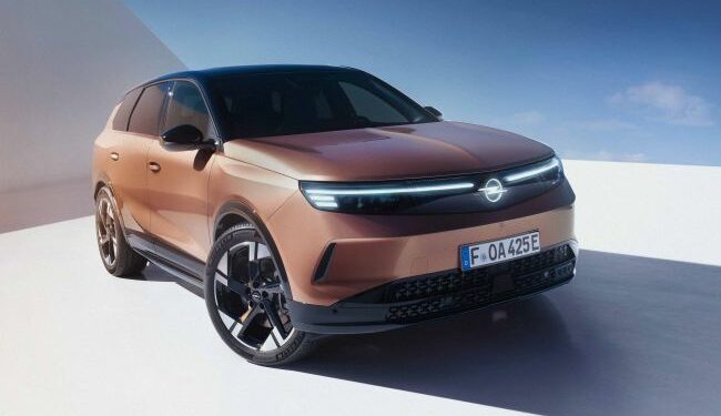 Opel’in SUV’daki Amiral Gemisi Yeni Opel Grandland Elektrik Yeni Nesliyle Tanıtıldı