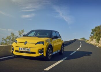 Renault 5 E-Tech %100 Elektrikli Test Sürüşleri Nice'de Gerçekleşiyor
