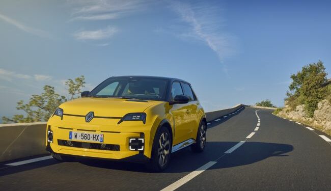 Renault 5 E-Tech %100 Elektrikli Test Sürüşleri Nice'de Gerçekleşiyor