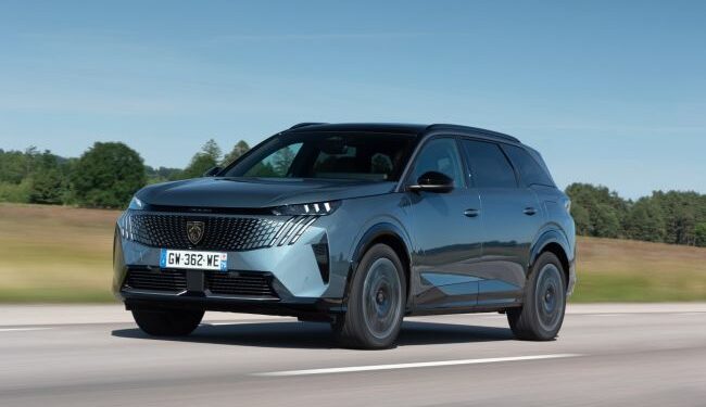 Yeni Peugeot Peugeot E-5008 2024 Altın Direksiyon Ödülü'ne Layık Görüldü!