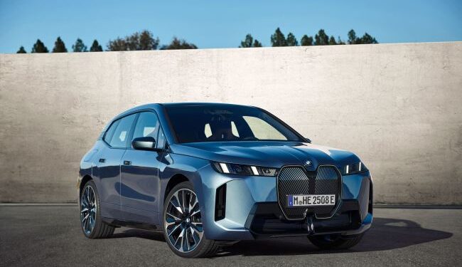 Yeni BMW iX Yüksek Performansı ve Yenilenen Tasarımıyla Yollarda 
