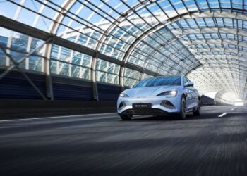 BYD’nin Elektrikli Sportif Sedanı SEAL, Türkiye’ye Özel Üretilen 160 kW’lık Versiyonuyla Yollara Çıkıyor