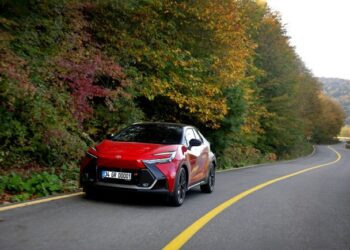 Toyota C-HR Hybrid GR SPORT ile Sportif Kimliğini Güçlendiriyor 