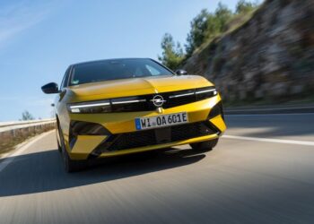 Yenilenen Opel Astra Nisan’da Türkiye’de!