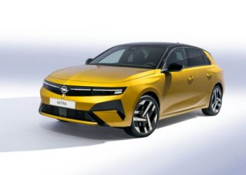Yenilenen Opel Astra Türkiye’de!
