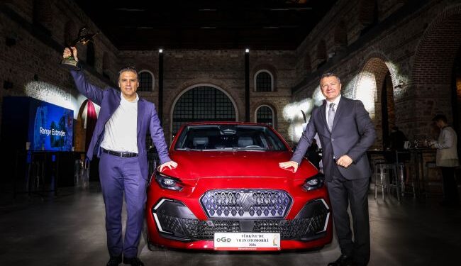 Türkiye'nin Lideri Renault Clio, Şimdi de Türkiye'de Yılın Otomobili